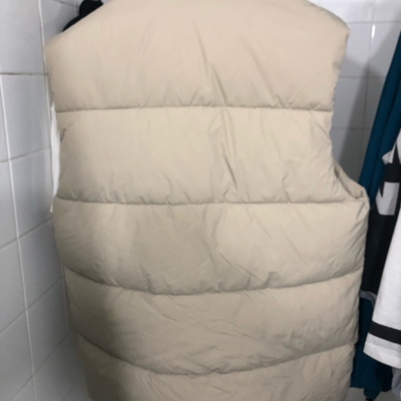 Classic Gap Recycled puffer vest large Tall - Picture 4 of 8